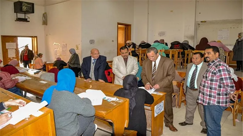 رئيس جامعة السويس خلال زيارته لكلية التربية: لم يتم رصد اى معوقات فى اللجان