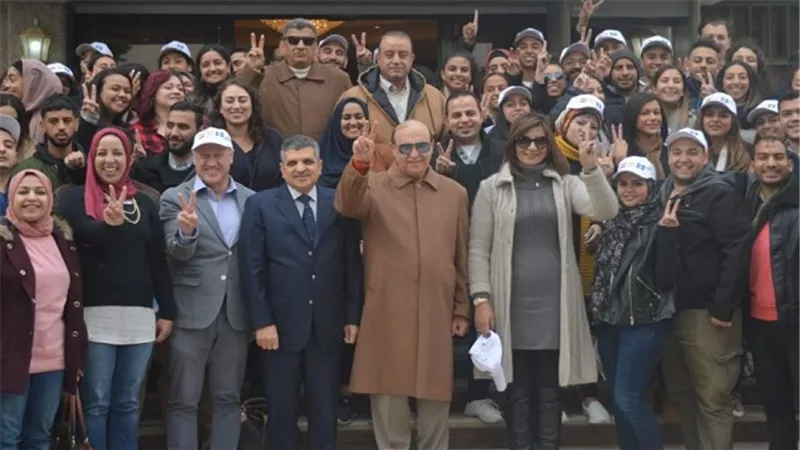 وزيرة الهجرة والسفير الأسترالي يزوران قناة السويس مع مجموعة من أبناء المصريين المقيمين بأستراليا 