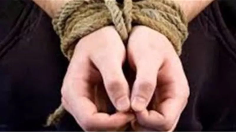 لارتباطها بقصة حب بعامل مكتبة.. طالبة تهرب من اسرتها وتزعم اختطافها 