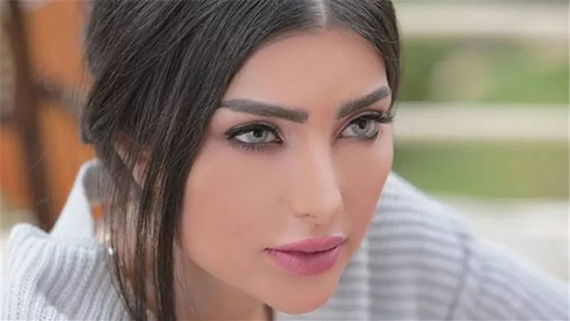 سارة حاج ترفض الرجوع الي حبيبها في اولي كليباتها 