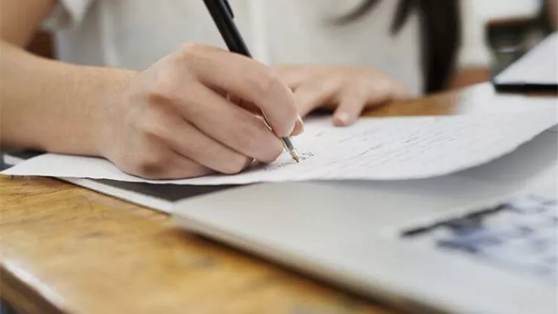 حقيقة توقف الامتحانات بالمدارس والجامعات يوم الخميس المقبل