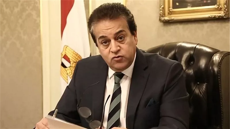 وزير التعليم العالى يتلقى تقريراً حول حدوث ظاهرة خسوف القمر