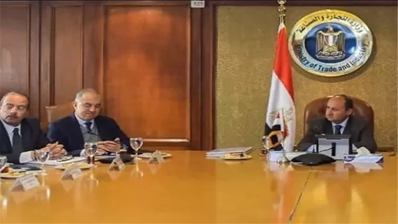 نصار يبحث مع 