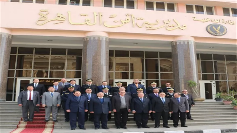 بمناسبة عيد الشرطة محافظ القاهرة يقدم التهنئة لمدير أمن القاهرة