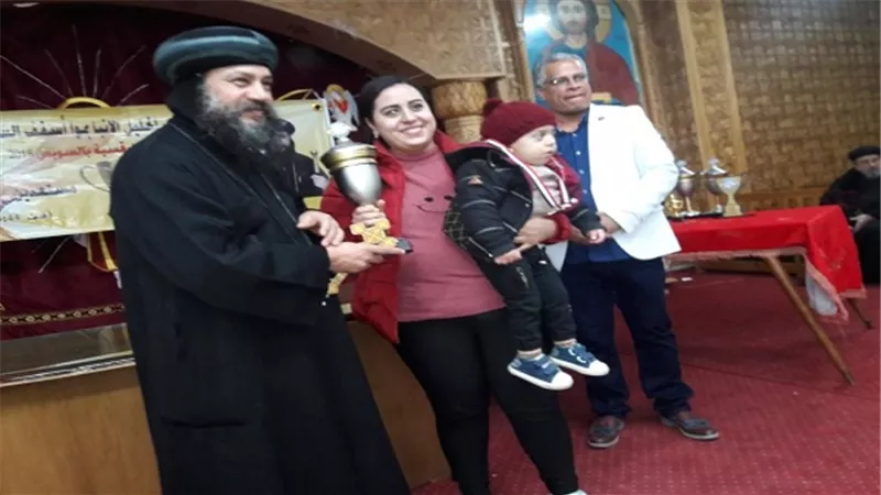اسقف السويس يسلم الفائزين بالمراكز المتقدمة كؤوس مهرجان الكرازة المرقسية