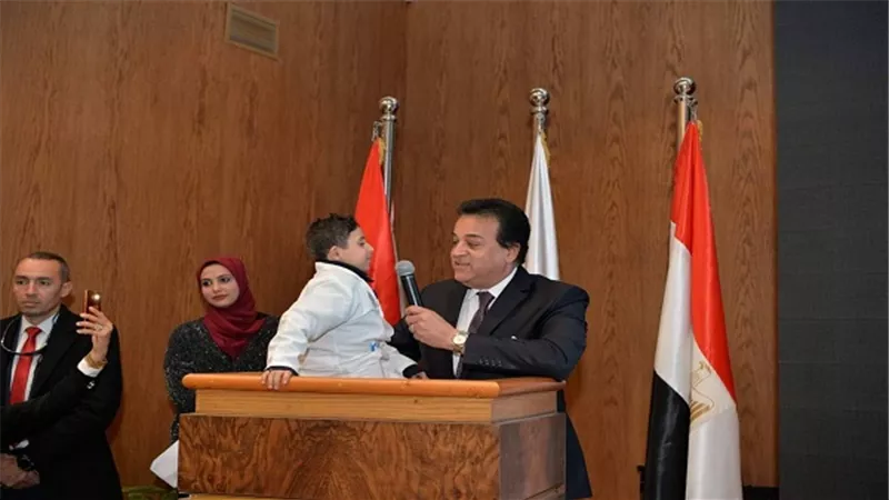 بالصور.. وزير التعليم العالى يفتتح ثلاث وحدات جديدة بمستشفى الأطفال الجامعى  