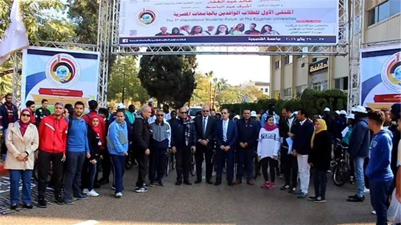 رئيس جامعة المنصورة: يطلق اشارة البدء لماراثون الدراجات للملتقى الأول للطلاب الوافدين
