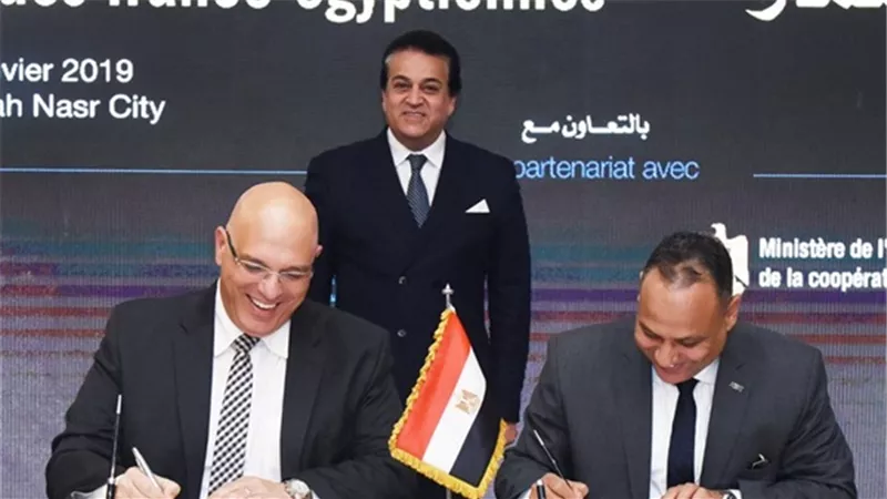 وزير التعليم العالي والبحث العلمي يشهد توقيع اتفاقية تعاون مشترك مع شركه فاليو الفرنسية 