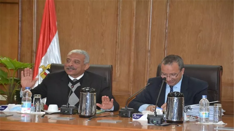 محافظ السويس يطالب طلاب الجامعة بالمشاركة فى اعمال تجميل المدينة استعدادا لاستقبال بطولة الأمم الأفريقية