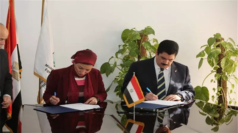 وزيرة البيئة ومحافظة القليوبية يوقعان بروتوكول لإنشاء مشتلين بشبرا الخيمة