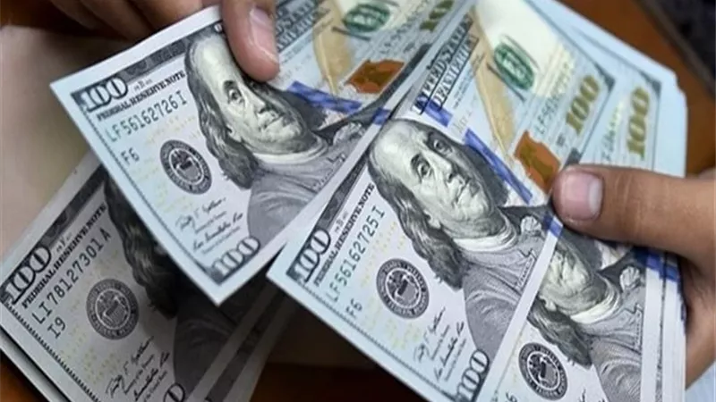 الدولار ينخفض واليورو يرتفع مع تحول المركزي الأمريكي إلى الحذر