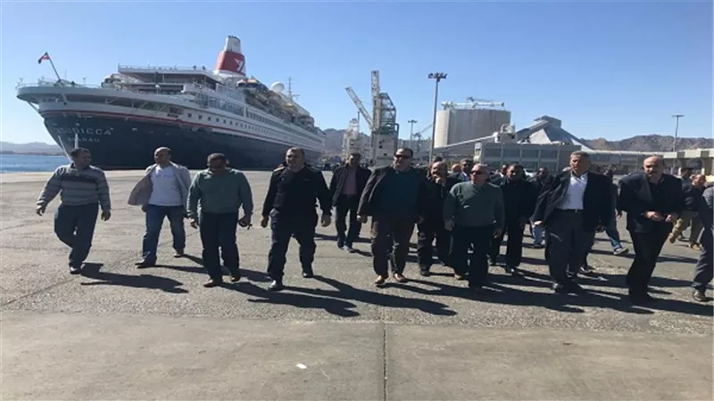 بالصور.. رئيس هيئة موانىء البحر الاحمر فى جولة ميدانية بميناء سفاجا