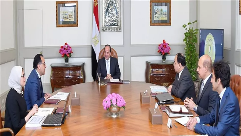 الرئيس السيسي يجتمع مع رئيس الوزراء ووزيري المالية والصحة والسكان