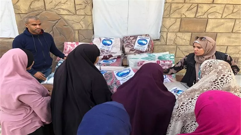 مستقبل وطن بالسويس يواصل حملتة لتدفئة الفقراء بالبطاطين