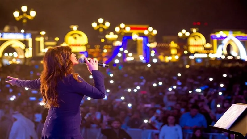 أليسا تتبادل الأدوار مع الجمهور في حفل ضخم بـ