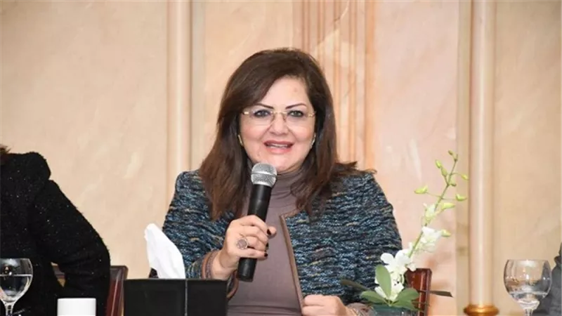 وزيرة التخطيط تتفقد مشروع القري النموذجية خلال جولتها بمحافظة الوادي الجديد