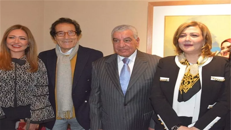 بالصور.. السفير السعودي ومجموعة من الفنانين بمعرض الفنان فاروق حسنى