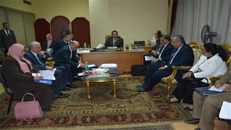 نائب الوزير لشئون المعلمين يناقش آليات تنفيذ مسابقة التعاقدات المؤقتة للمعلمين مع مديري المديريات