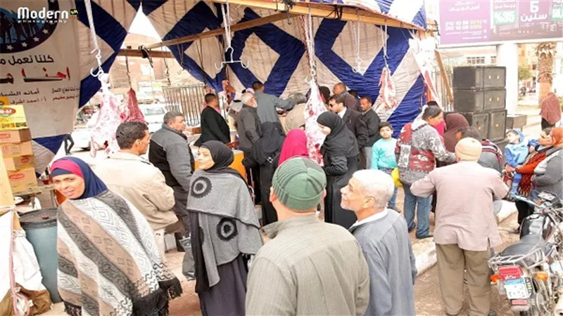 محافظ الفيوم يشارك حزب مستقبل وطن بالفيوم بتدعيم الاسعار للمواطنين وذبح العجول امام المنافذ