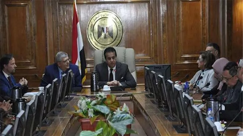 وزير التعليم العالى يؤكد ضرورة مضاعفة الجهود للارتقاء بمكانة الجامعات المصرية