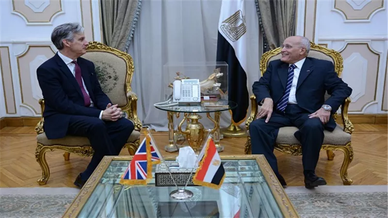 العصار يبحث مع سفير المملكة المتحدة بالقاهرة سبل تعزيز التعاون المشترك