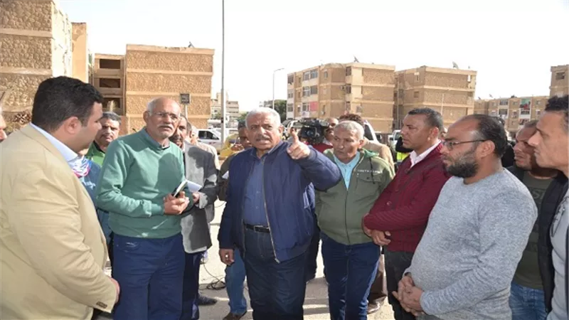 المحافظ يتابع أعمال تطويرعمارات الايواء العاجل وإزالة عمارات فيصل بالسويس