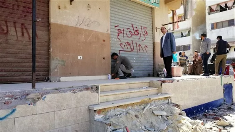  تنفيذ قرارات إغلاق لمحلات بدون ترخيص بدائرة عتاقة بالسويس