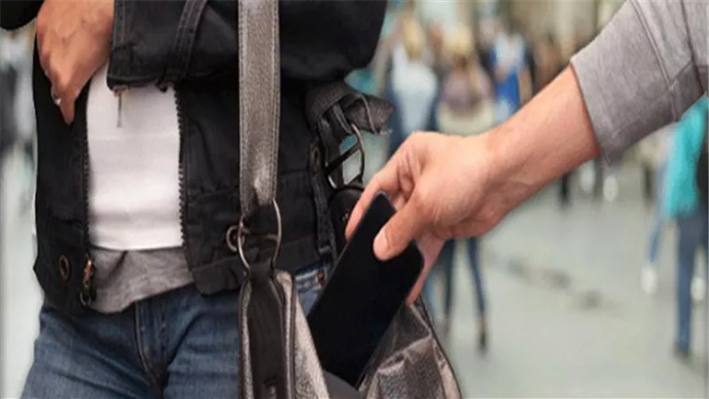 القبض على عاطل يقوم بخطف هواتف المحمول بالسيدة زينب