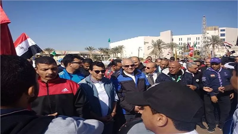 محافظ الجيزة ووزير الشباب يشاركون الطلاب ماراثون للجرى
