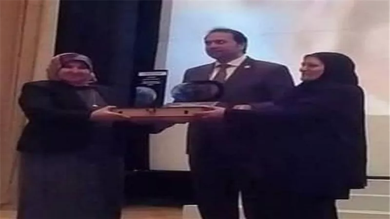 نائب الوزير يكرم وكيل تعليم السويس لجهودها فى انجاح منظومة التعلم الجديدة