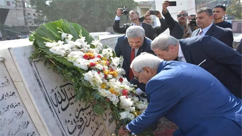 بالصور.. المنصورة تتزين بالزهور في عيدها القومي