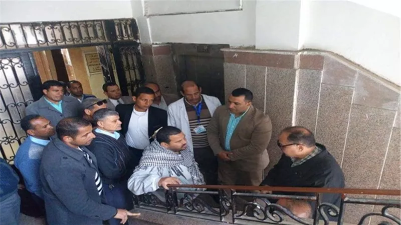 محافظ الفيوم يؤدي واجب العزاء لأسرة دار الرماد 