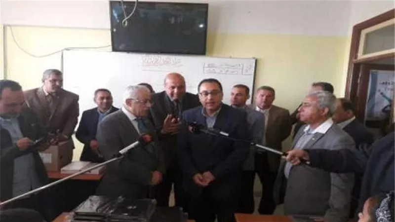 رئيس الوزراء ووزير التربية والتعليم يطمئنا على سير العملية التعليمية بأسوان