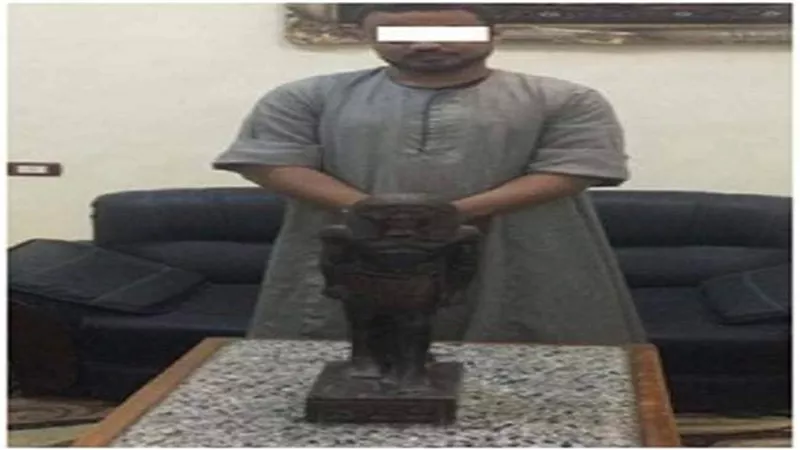 تأمين الطرق والمنافذ ضبط تمثال أثري بحوزة عامل بالفيوم 
