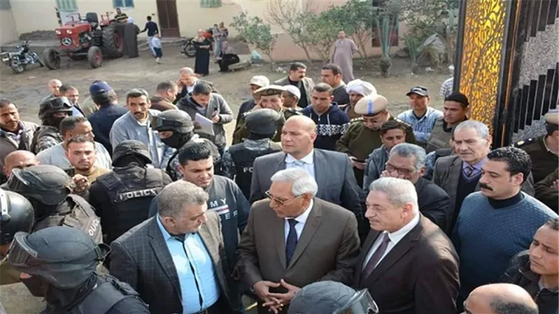 بالصور.. شاروبيم يقطع جولة ويتفقد موقع انهيار سقف احد المساجد بالدقهلية
