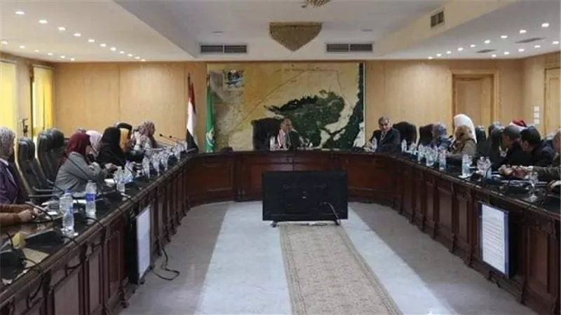 محافظ الفيوم يلتقي أعضاء المجلس الإقليمي للسكان