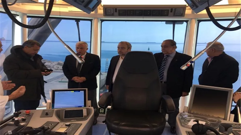 بالصور.. رئيس موانىء البحر الاحمر  يعاين مواصفات القاطرات البحرية المخصصة  للبتروكيماويات بالسخنة 1