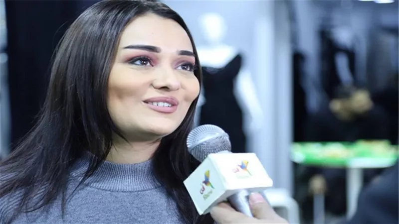 بالصور.. راندا البحيري تشيد بالتصميمات الجديدة لـ 