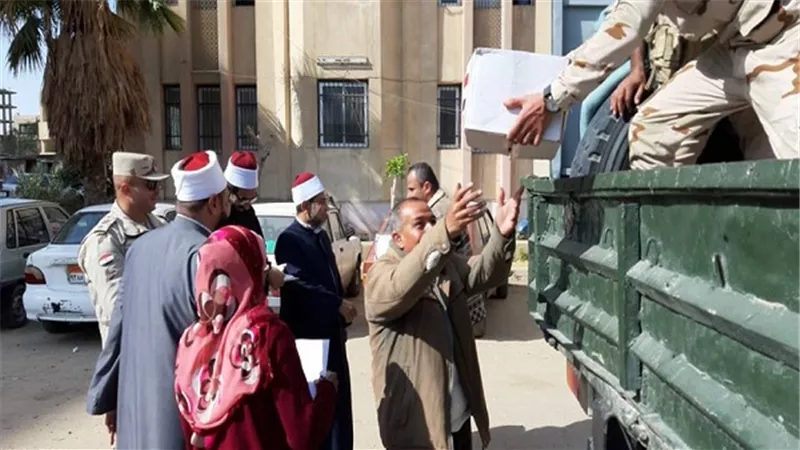  اوقاف السويس توزع بطاطين وسلع غذائية على اهالى القطاع الريفى   