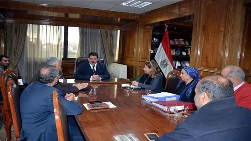 محافظ القليوبية  يتابع اجراءات  إستكمال إنشاء ممشى على النيل بمدينة بنها 