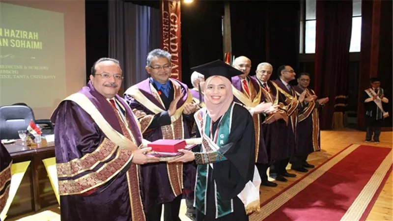 رئيس جامعة طنطا يشهد تخريج الدفعة السابعة من الطلاب الماليزيين بـ 