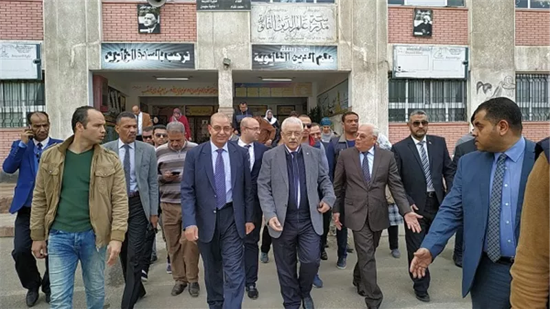 وزير التربية والتعليم يتابع استخدام الطلاب للتابلت بمدارس بورسعيد 