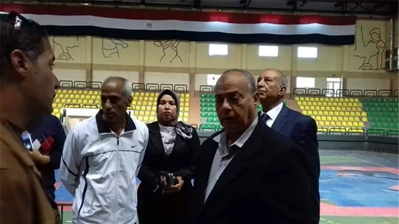 محافظ البحر الأحمر يتابع التجهيزات النهائية للصالة المغطاة 