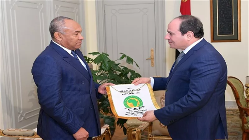 الرئيس السيسي يستقبل رئيس الاتحاد الأفريقي لكرة القدم