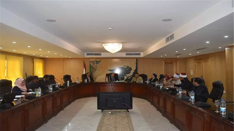 محافظ الفيوم اجتماع مبادرة مشروع( 2 كفاية) بالفيوم والجمعية الأهلية المشاركة          