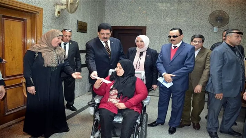 مرزوق يرفع المعاناة عن طالبة بالمرحلة الاعدادية تعانى من ضمور بالعضلات