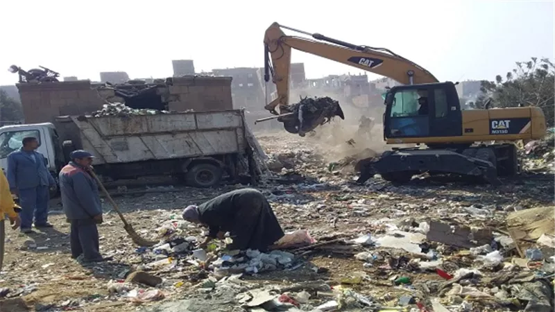 رفع مخلفات القمامة من عزبة النصر بالبساتين