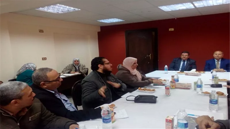 نائب المحافظ يتابع مشروعات الصرف الصحى بالمطرية