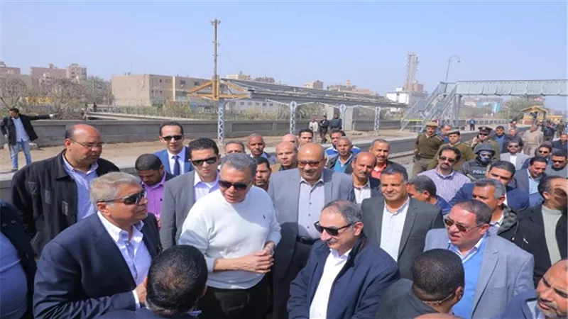 وزير النقل يتفقد اعمال  تطوير محطة سمالوط بخط القاهرة-السد العالي