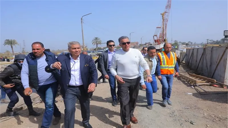 وزيرالنقل يتابع أعمال تنفيذ محور سمالوط على النيل